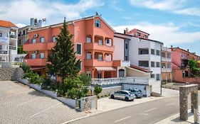 Apartments Mikanovic